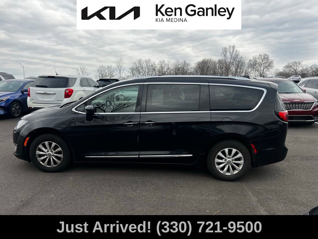 Used 2018 Chrysler Pacifica Touring-L image 8