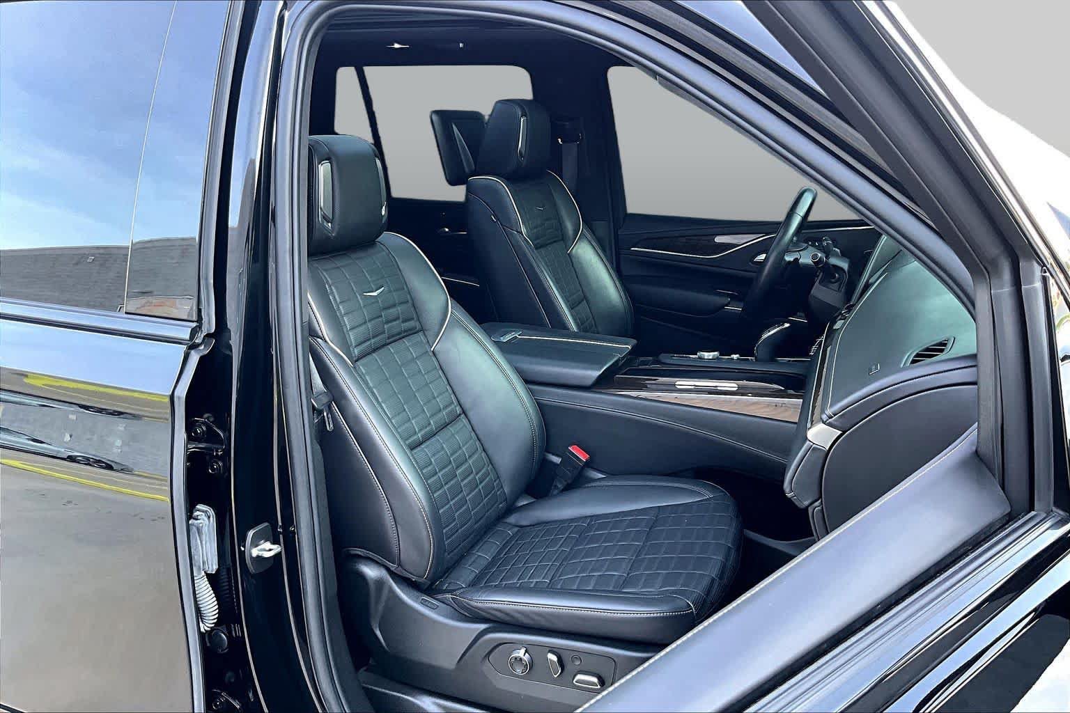 Used 2024 Cadillac Escalade Sport Platinum RWD image 9