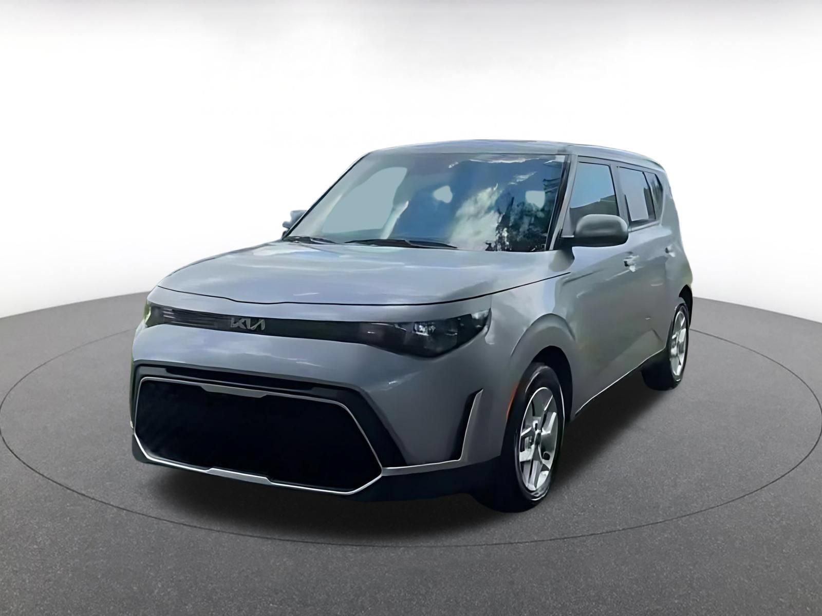 Used 2025 Kia Soul LX w/ LX Technology Package FWD image 6