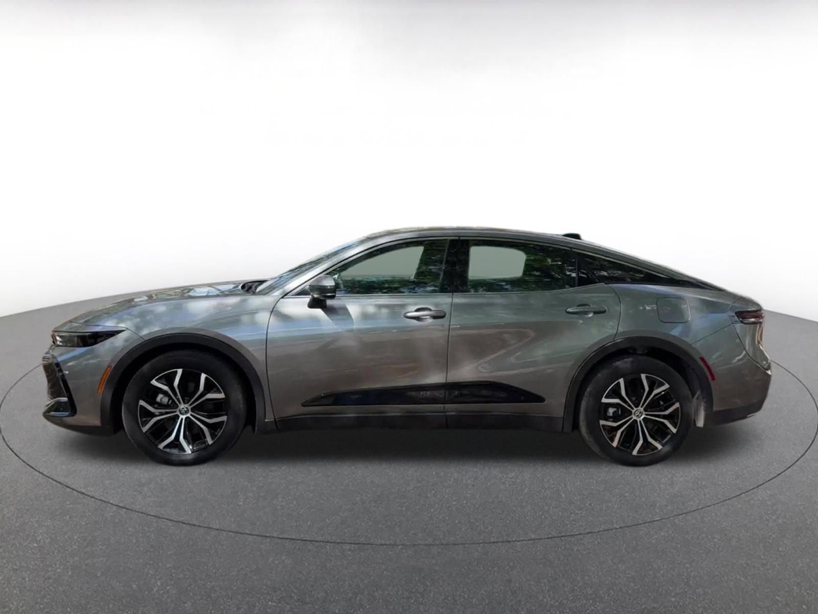 Used 2025 Toyota Crown XLE image 10