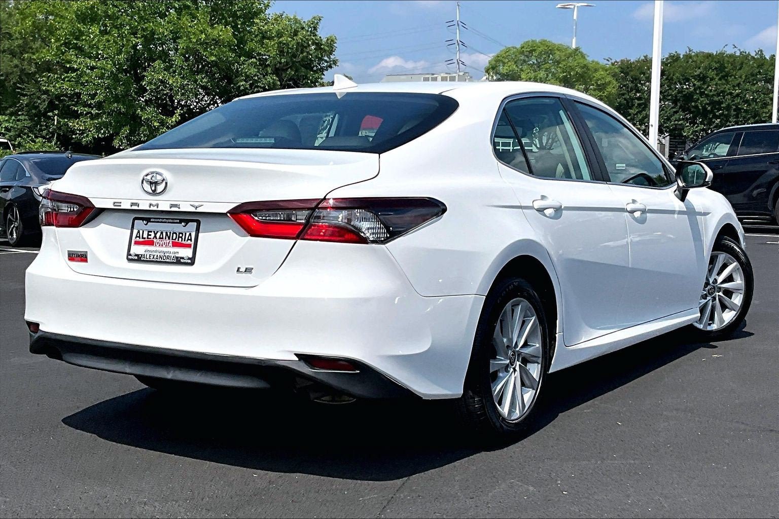 Used 2021 Toyota Camry LE w/ Convenience Package FWD image 12