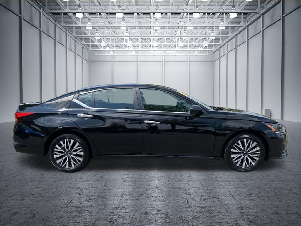 Certified 2025 Nissan Altima 2.5 SV FWD image 4