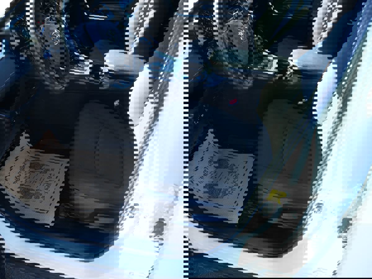 Used 2020 Toyota RAV4 LE image 9