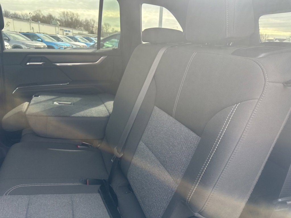 Used 2025 GMC Acadia Elevation image 13