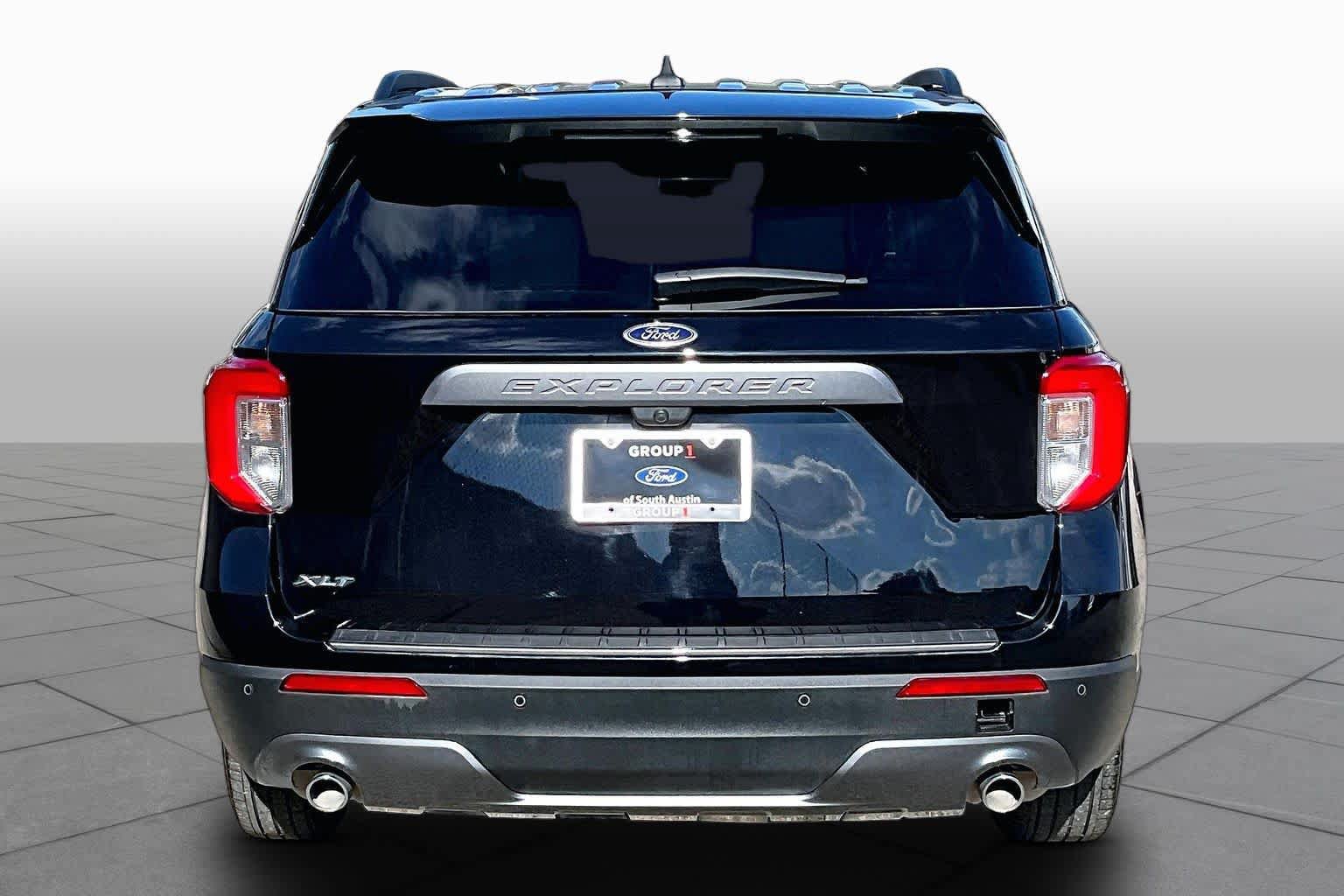 Certified 2024 Ford Explorer XLT w/ Equipment Group 202A RWD image 5