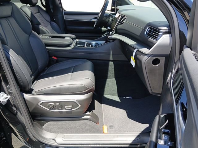 New 2026 Jeep Grand Wagoneer Limited AWD/4WD image 30