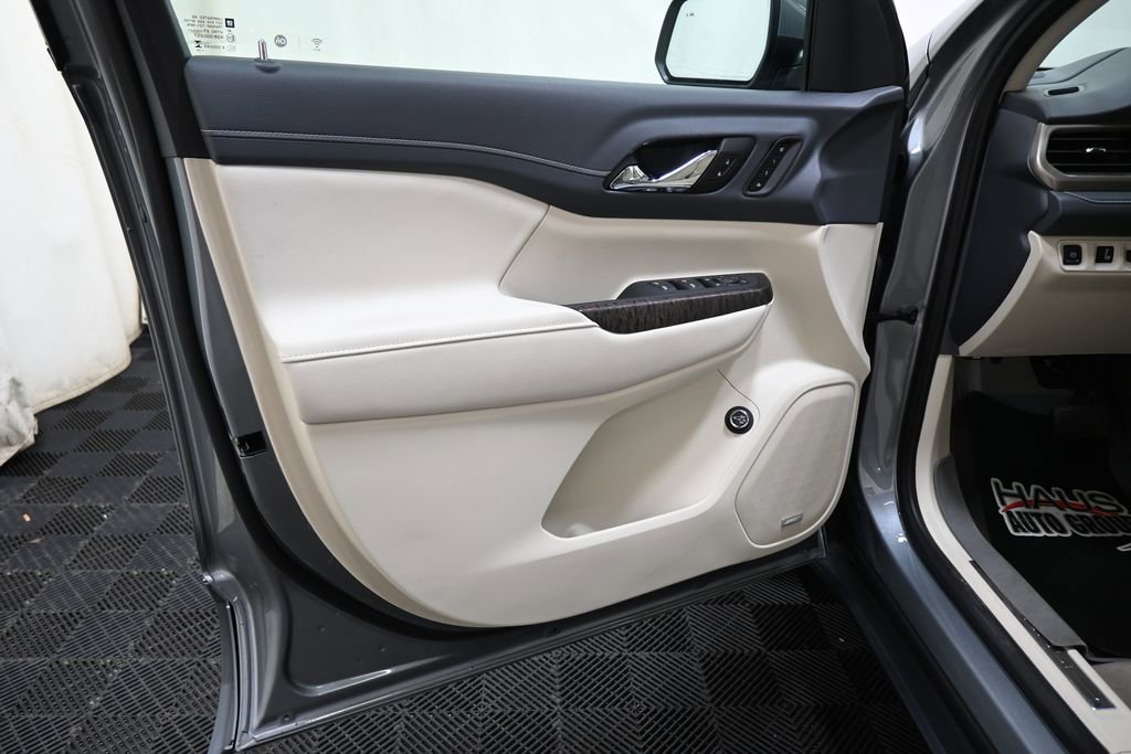 Used 2023 GMC Acadia Denali w/ Denali Technology Package image 28