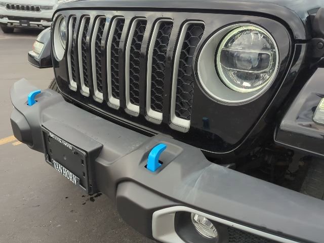 Used 2022 Jeep Wrangler Unlimited Sahara w/ Cold Weather Group image 9