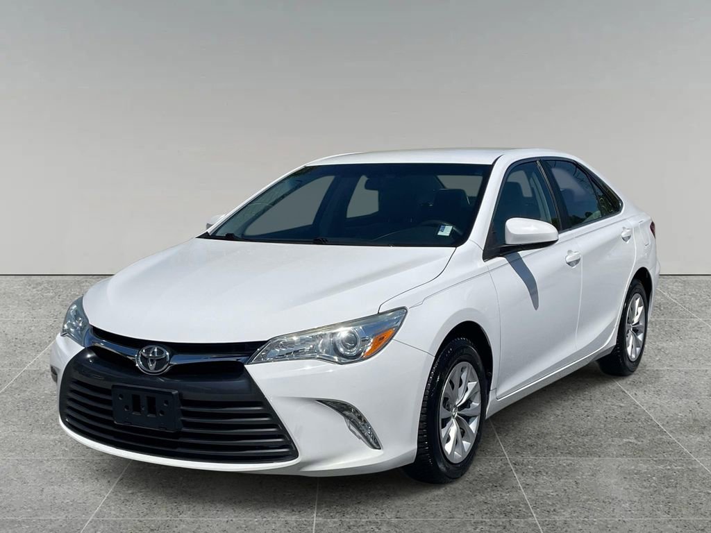 Used 2016 Toyota Camry LE image 1
