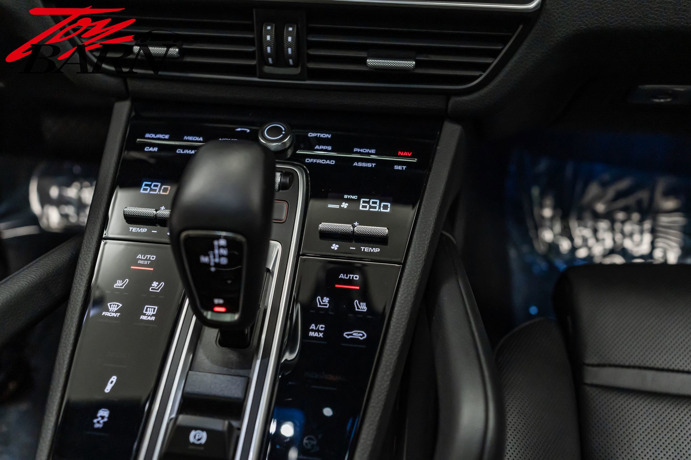 Used 2023 Porsche Cayenne Platinum Edition image 43