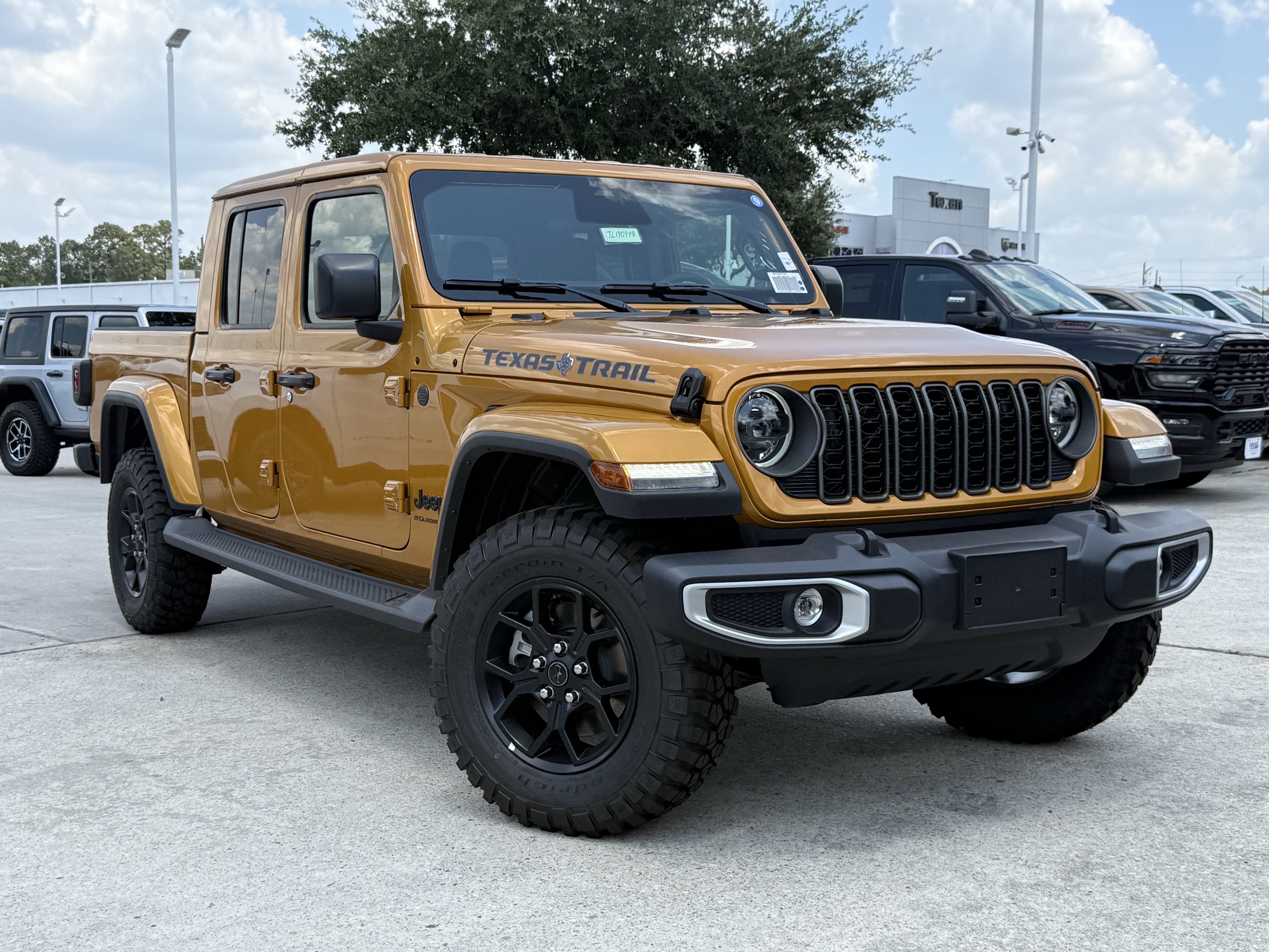 New 2026 Jeep Gladiator Sport AWD/4WD image 2