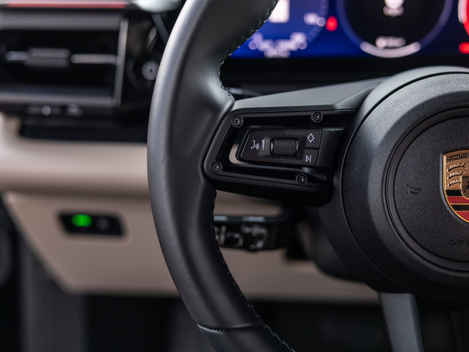 Certified 2025 Porsche Macan Electric image 45