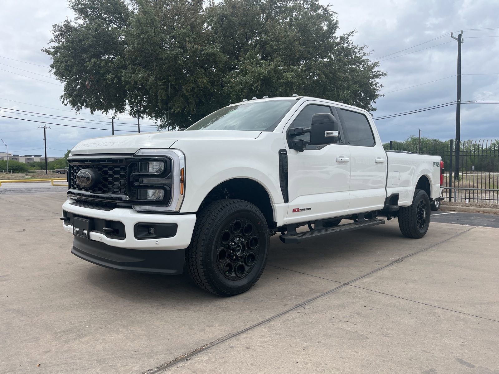 New 2026 Ford F350 Lariat w/ Black Appearance Package