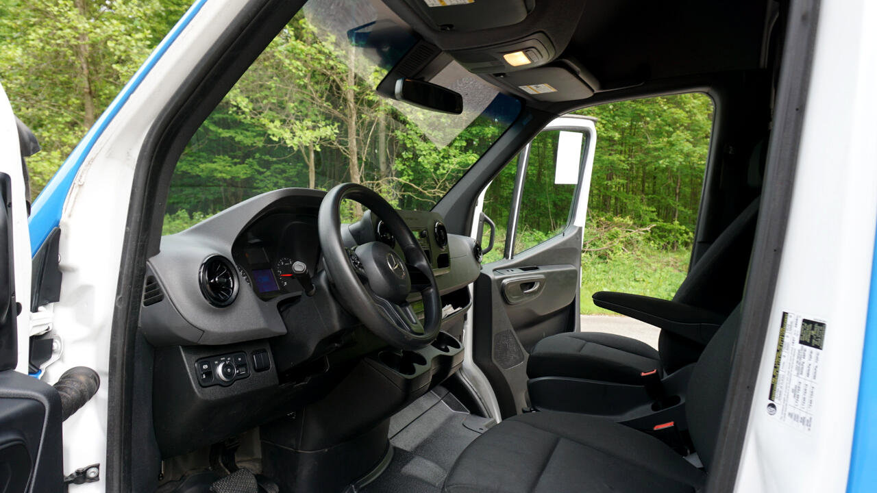 Used 2020 Mercedes-Benz Sprinter 2500 image 14