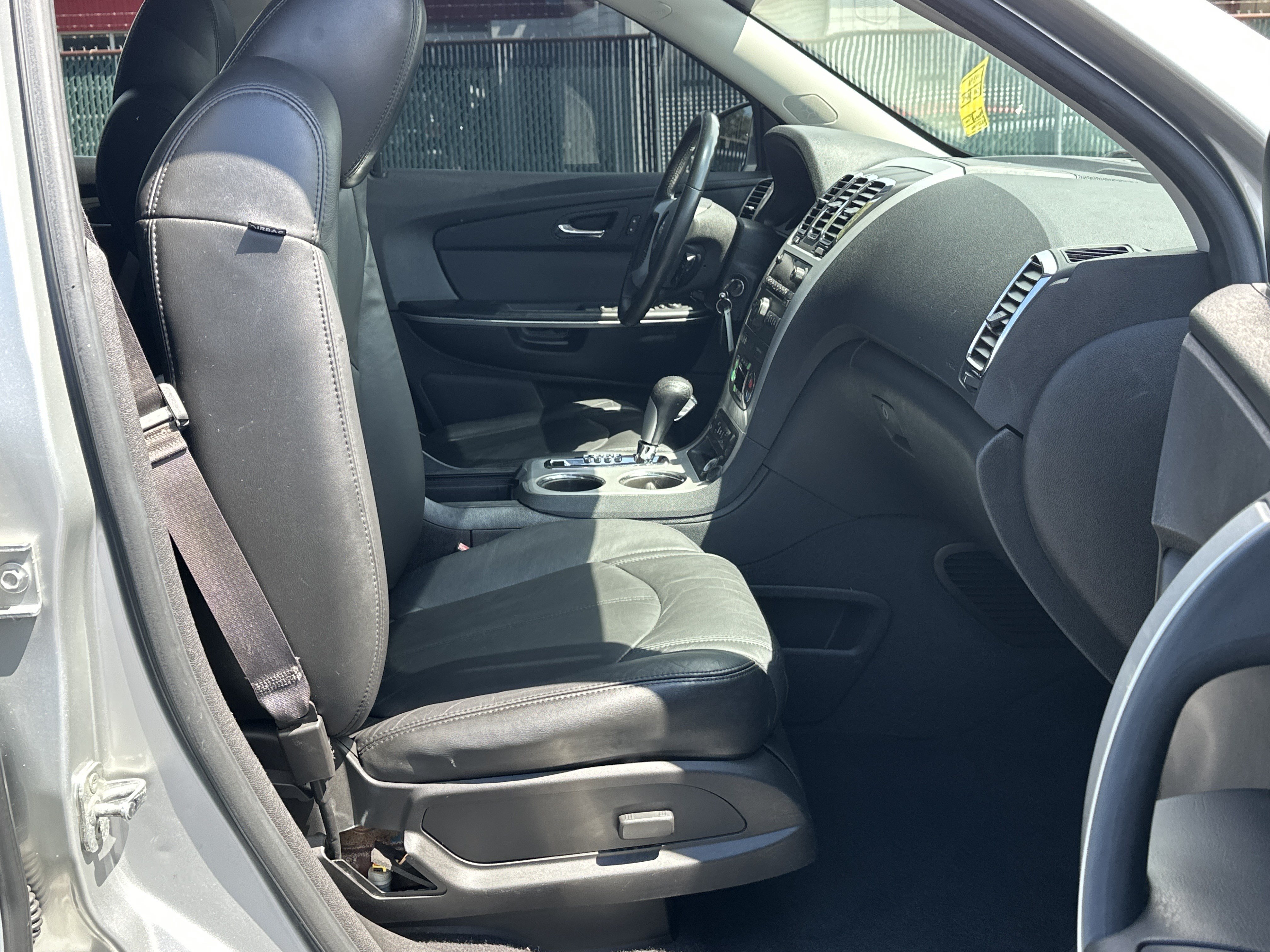 Used 2011 GMC Acadia SLT FWD image 12