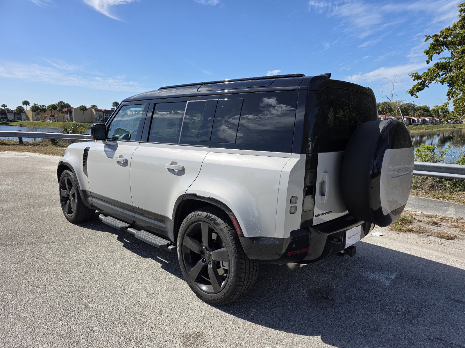 New 2026 Land Rover Defender 110 X-Dynamic SE video 2