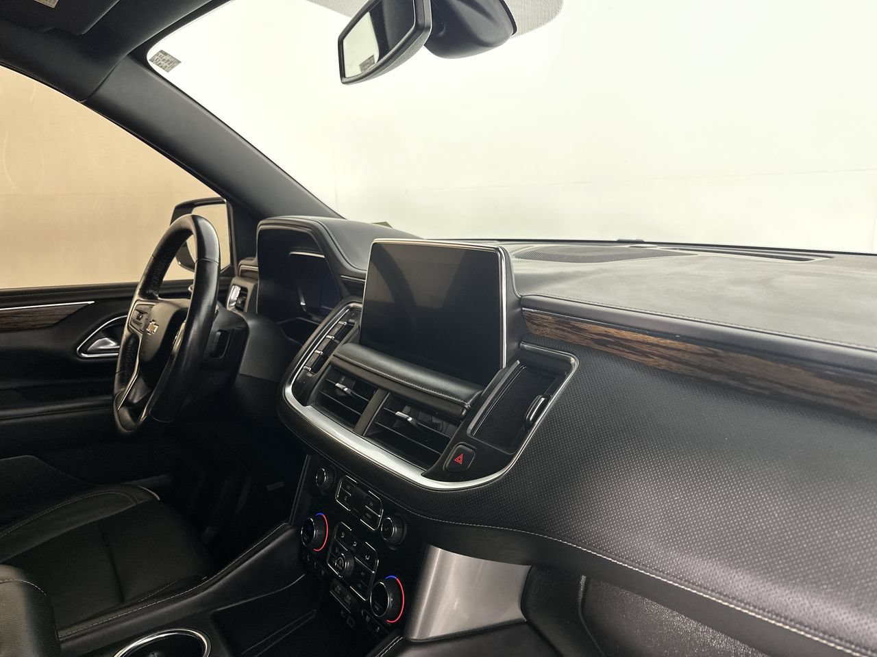 Used 2022 Chevrolet Suburban Premier RWD image 14
