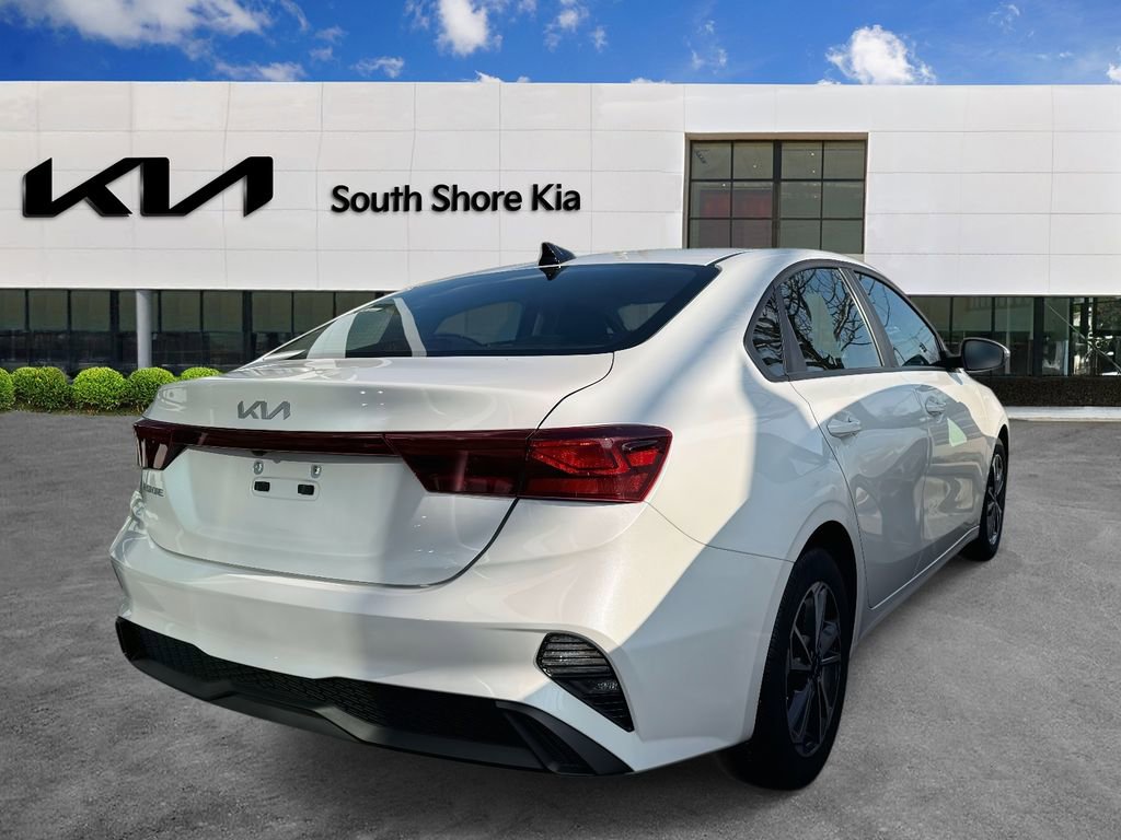 Used 2023 Kia Forte LXS w/ LXS Technology Package image 4