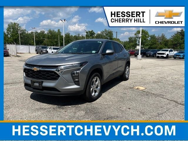 Used 2025 Chevrolet Trax LS w/ LS Convenience Package