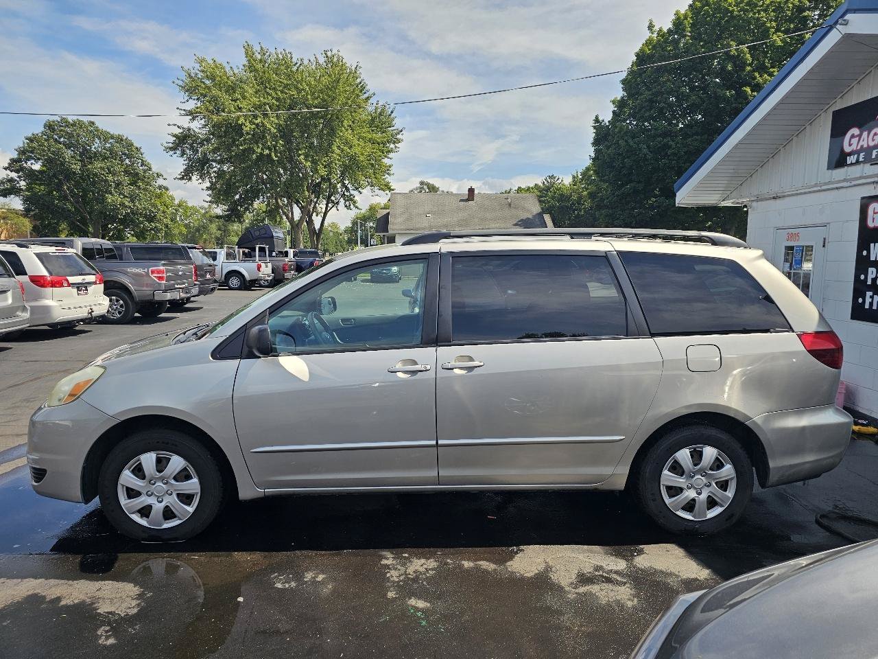 Used 2004 Toyota Sienna LE w/ LE Pkg 1 FWD image 6