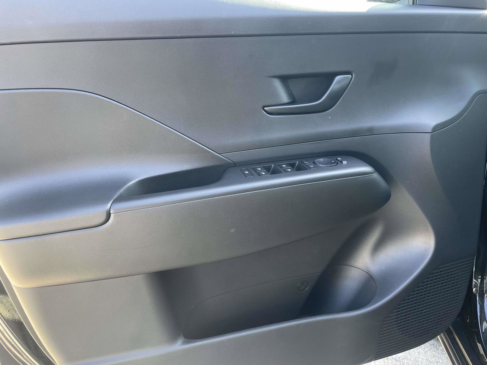 Certified 2025 Hyundai Kona SEL image 12