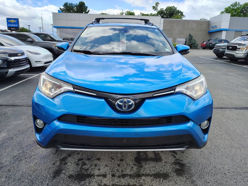 Used 2018 Toyota RAV4 XLE AWD/4WD image 2