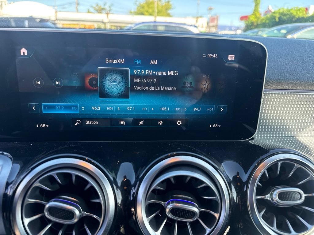 Used 2021 Mercedes-Benz GLB 250 4MATIC w/ Premium Package image 43