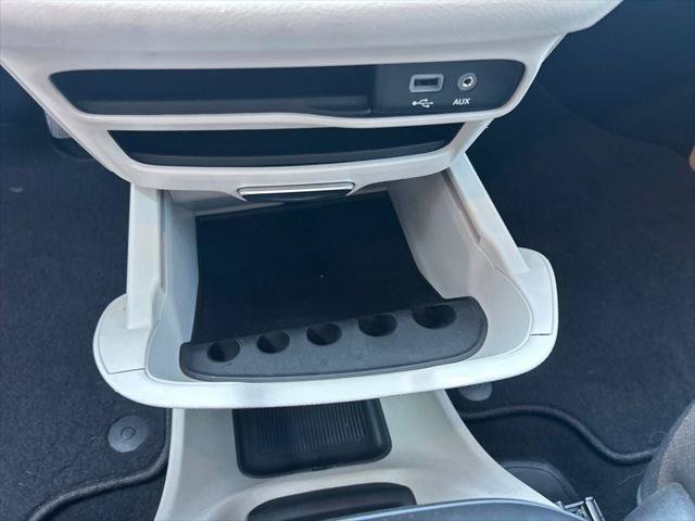 Certified 2020 Chrysler Pacifica Touring FWD image 30