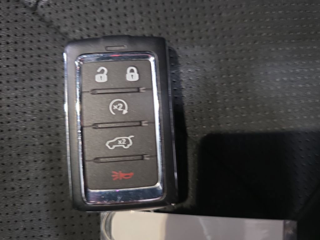 Used 2024 Jeep Grand Cherokee Altitude image 33