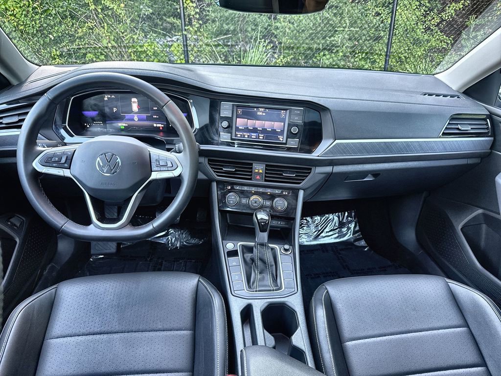 Used 2023 Volkswagen Jetta SE w/ Panoramic Sunroof Package FWD image 27