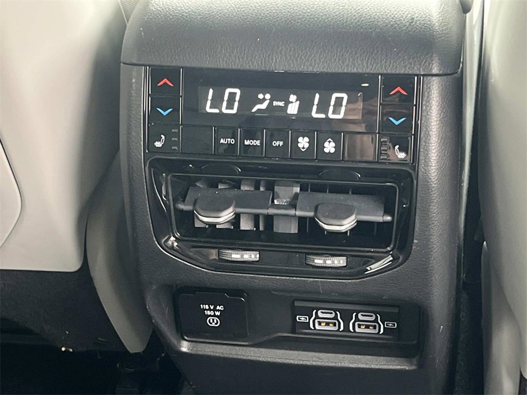 Used 2022 Jeep Grand Cherokee Overland w/ Luxury Tech Group IV image 17