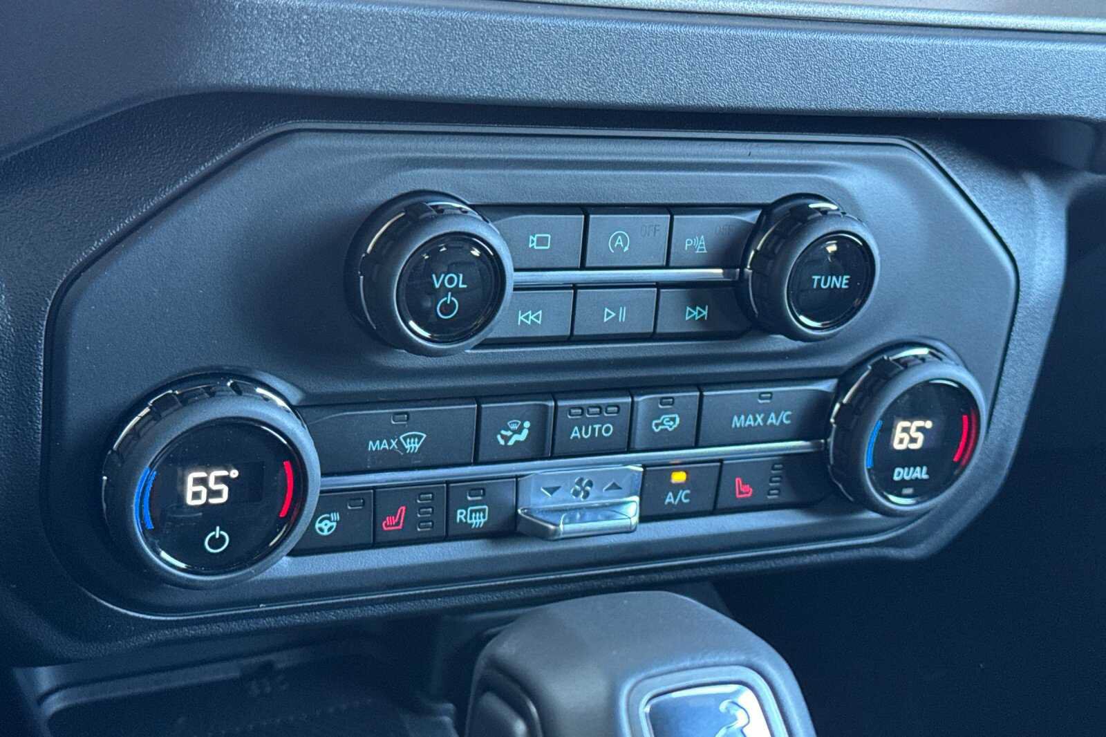 New 2025 Ford Bronco Outer Banks AWD/4WD image 18