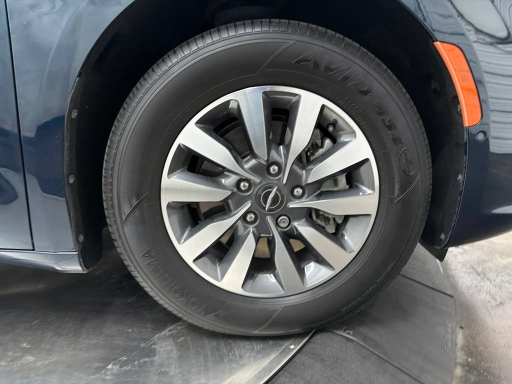 Used 2023 Chrysler Pacifica Limited FWD image 10
