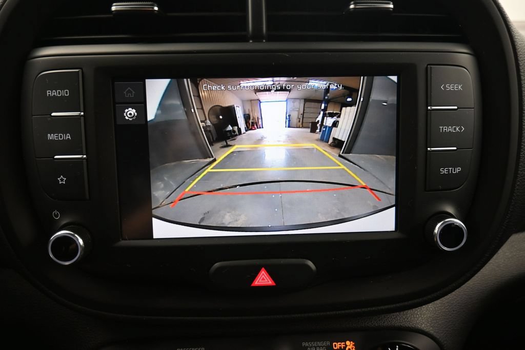 Used 2025 Kia Soul LX w/ LX Technology Package FWD image 11