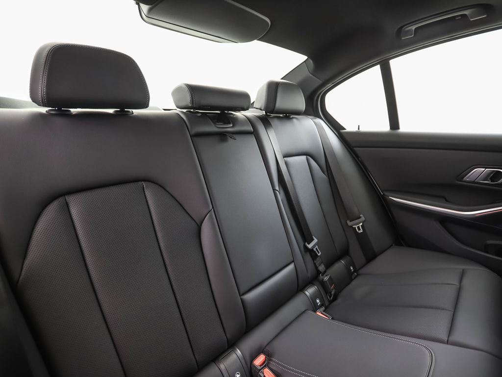 Used 2022 BMW 330i xDrive Sedan w/ Driving Assistance Package image 28