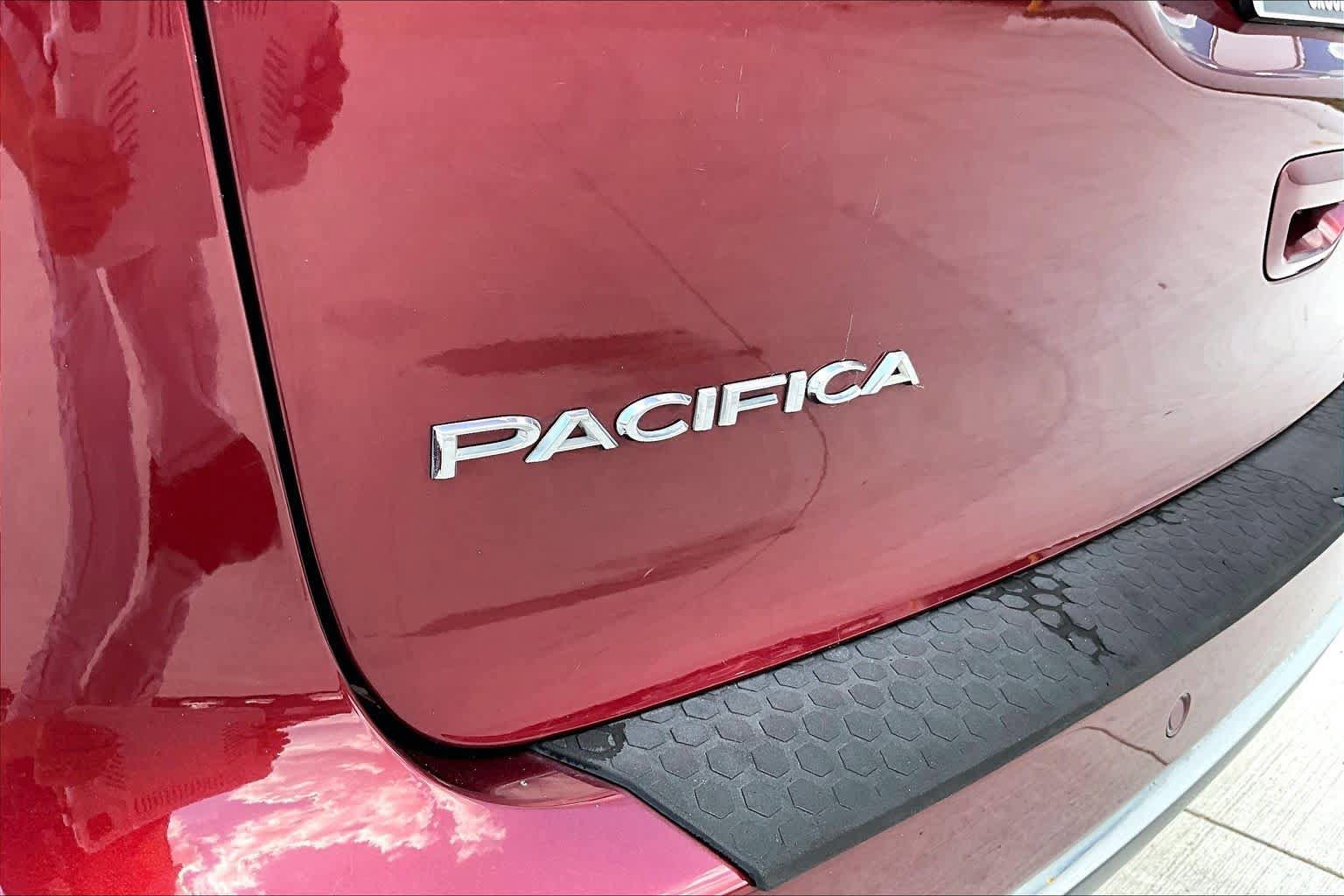 Used 2018 Chrysler Pacifica Limited w/ Advanced Safetytec Group FWD image 28