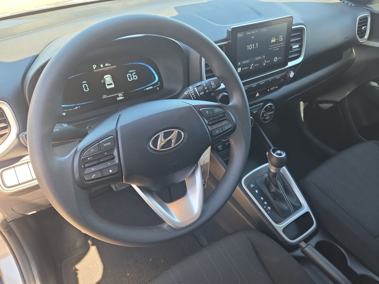 Used 2025 Hyundai Venue SE image 15