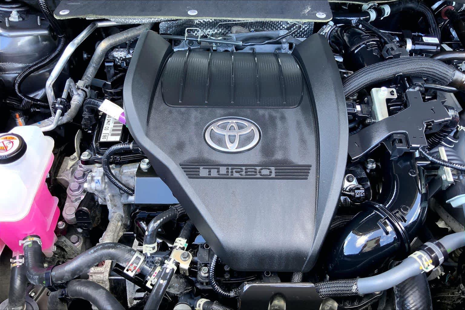Used 2024 Toyota Highlander XLE FWD image 32