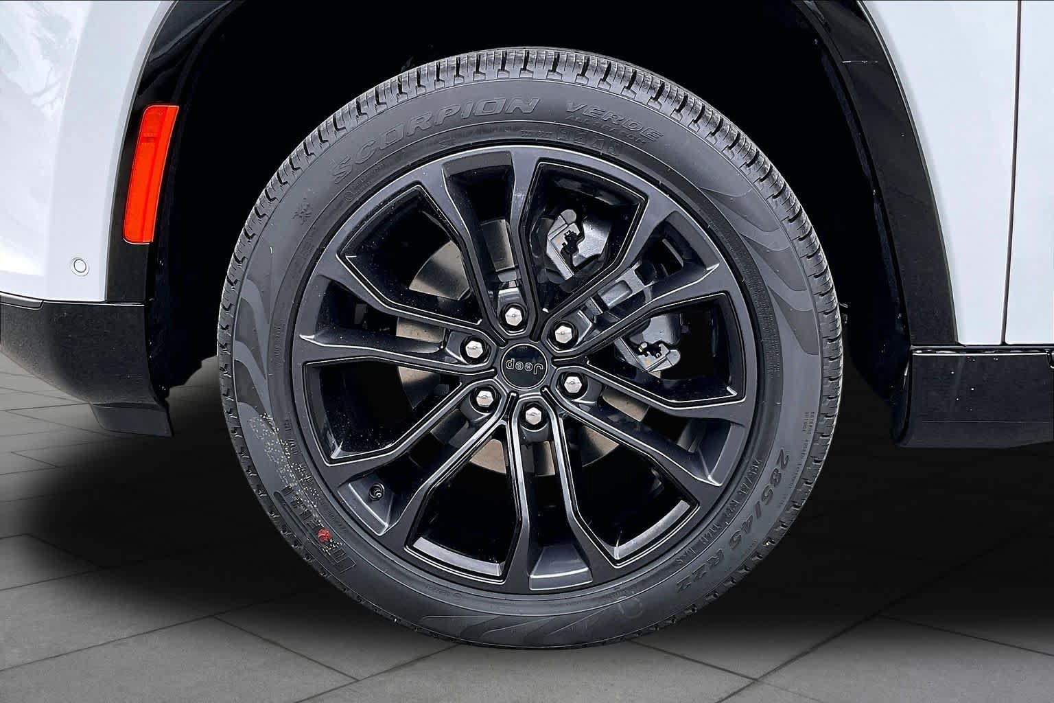 New 2026 Jeep Grand Wagoneer L Summit AWD/4WD image 8