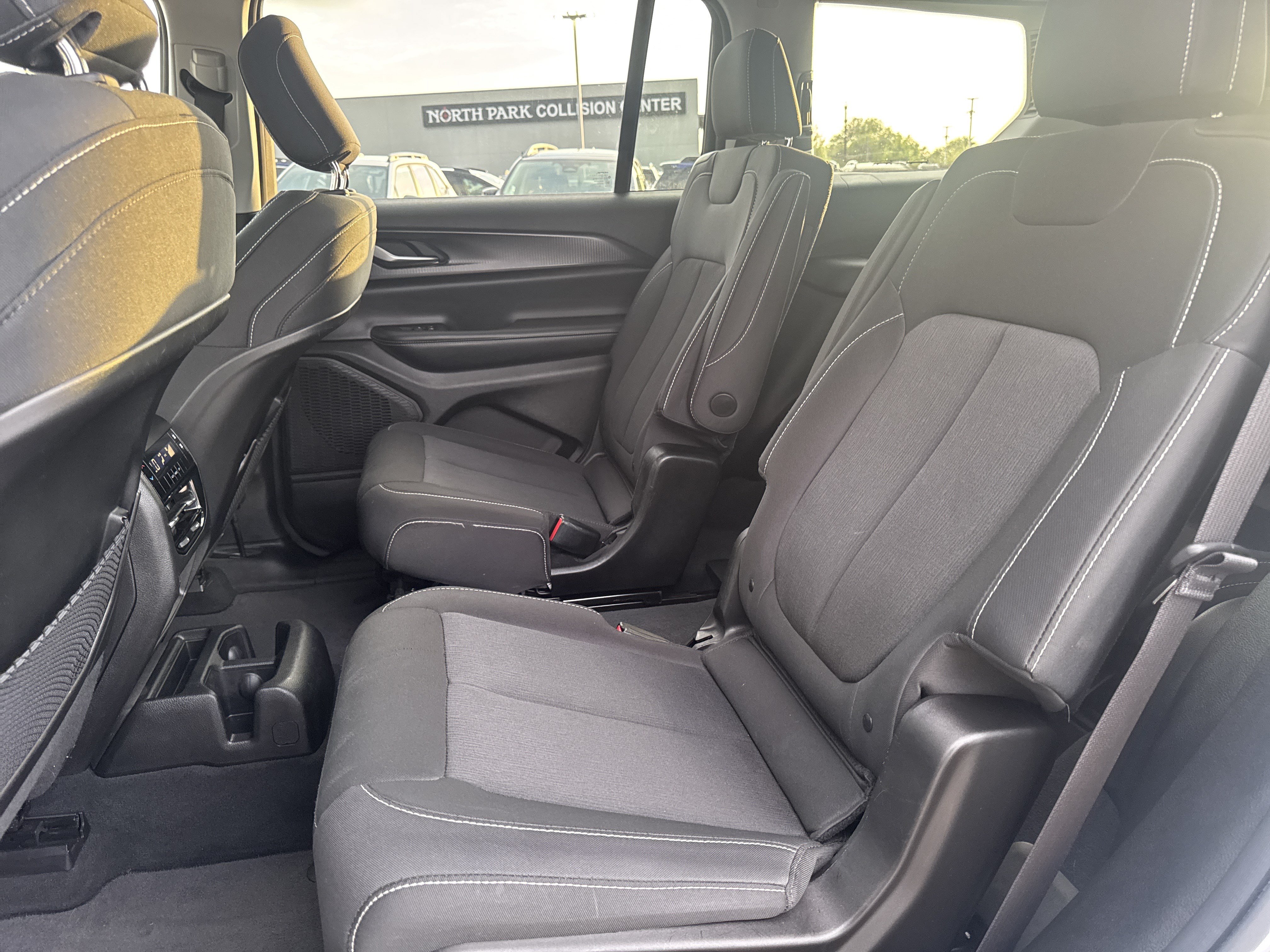 Used 2023 Jeep Grand Cherokee L Laredo w/ Trailer Tow Group (B) AWD/4WD image 26
