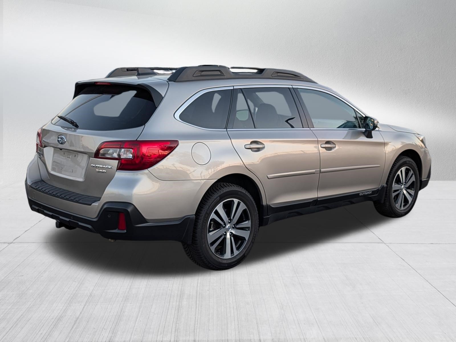 Used 2018 Subaru Outback 3.6R Limited AWD/4WD image 7