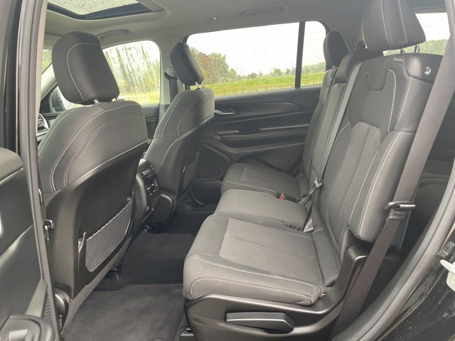 Used 2024 Jeep Grand Cherokee L Laredo image 10