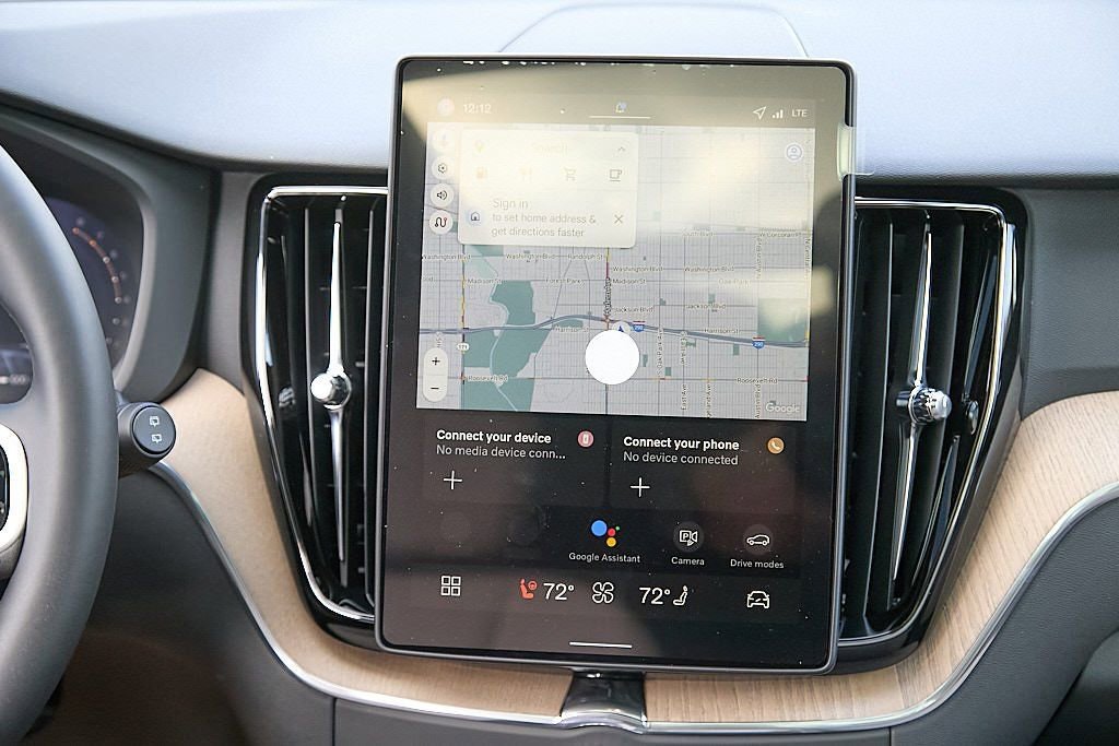 New 2026 Volvo XC60 B5 Plus w/ Protection Package Premier image 28