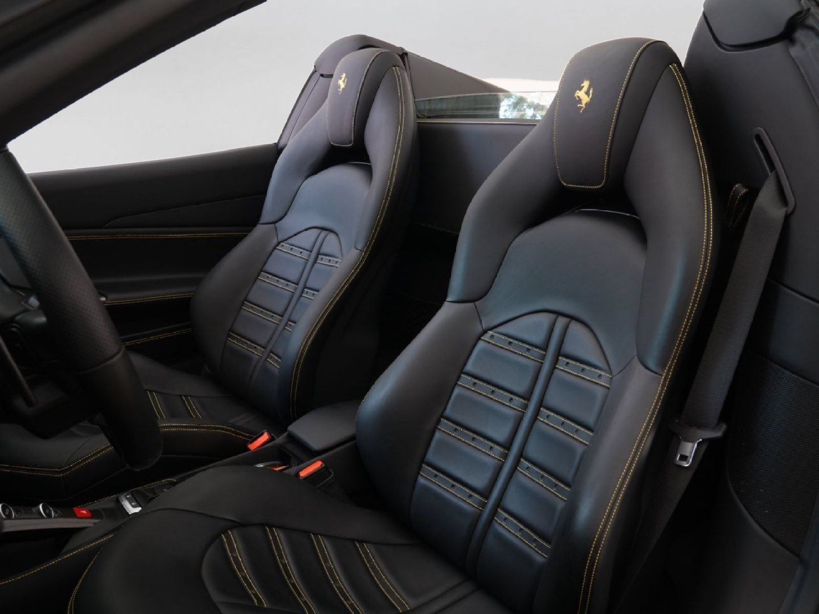 Used 2018 Ferrari 488 Spider RWD image 8