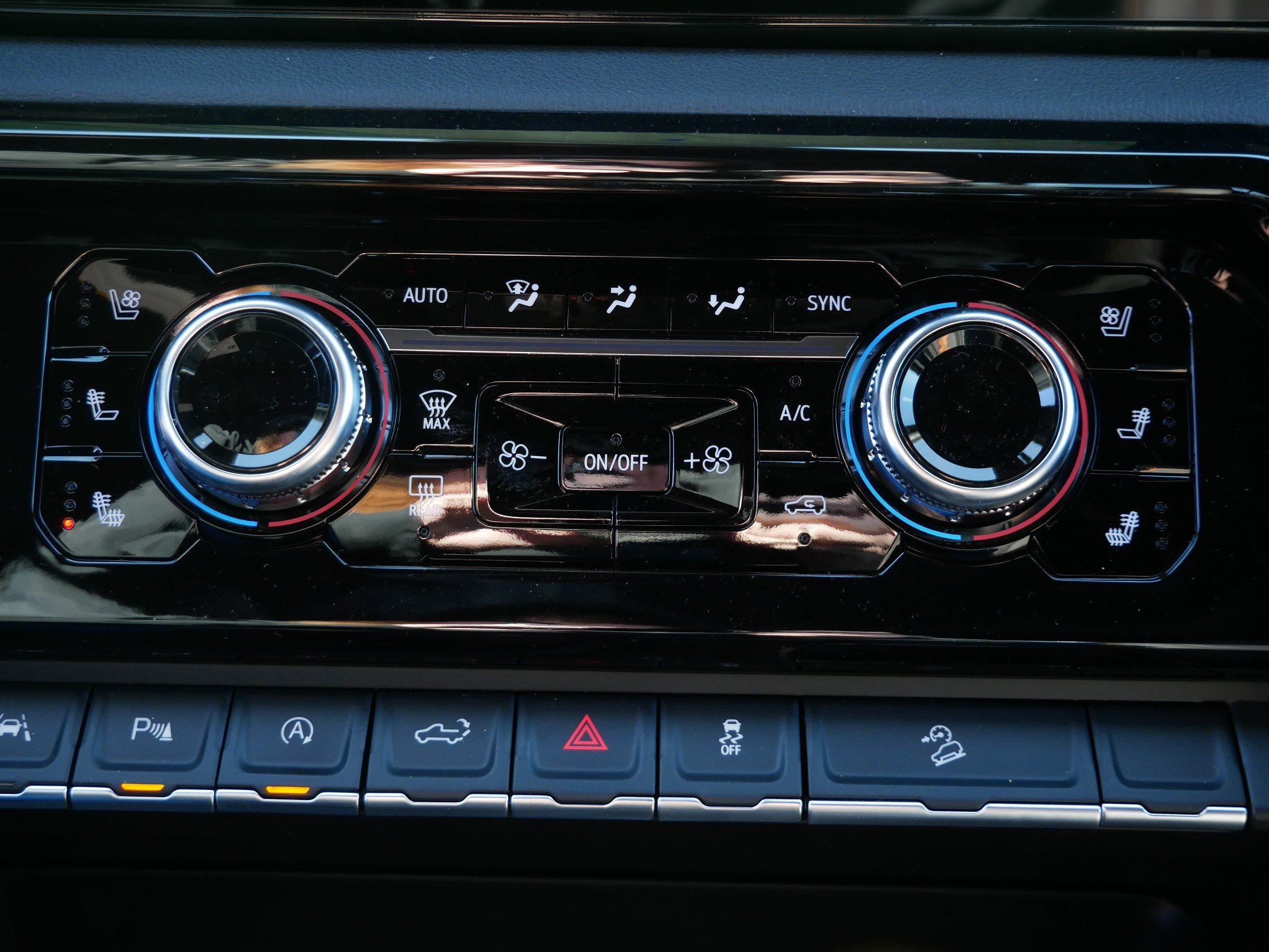 New 2026 GMC Sierra 1500 AT4 w/ Technology Package image 8