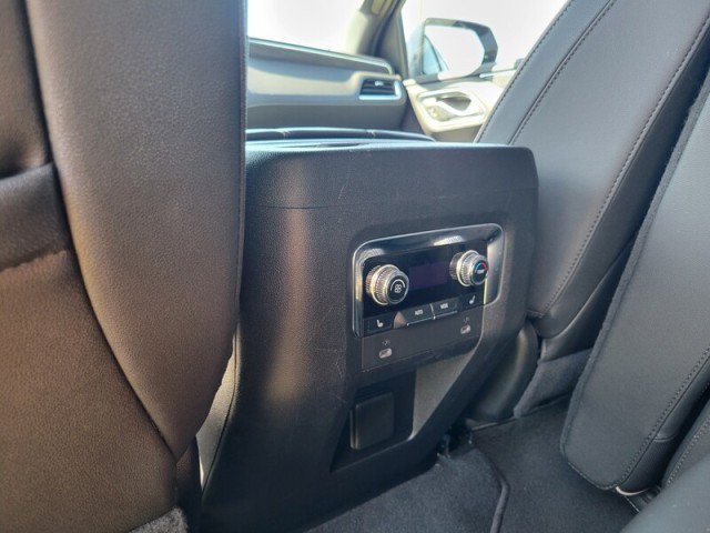 Used 2022 GMC Yukon XL SLT AWD/4WD image 28