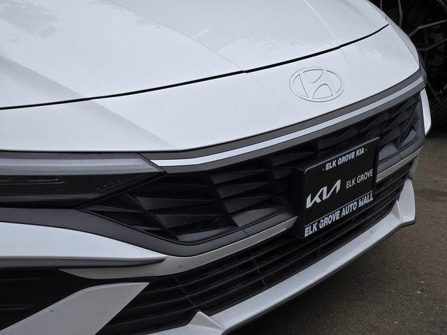 Used 2024 Hyundai Elantra SEL FWD image 4