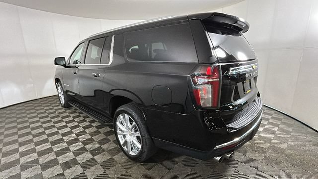 Used 2021 Chevrolet Suburban Premier w/ Premium Package RWD image 4