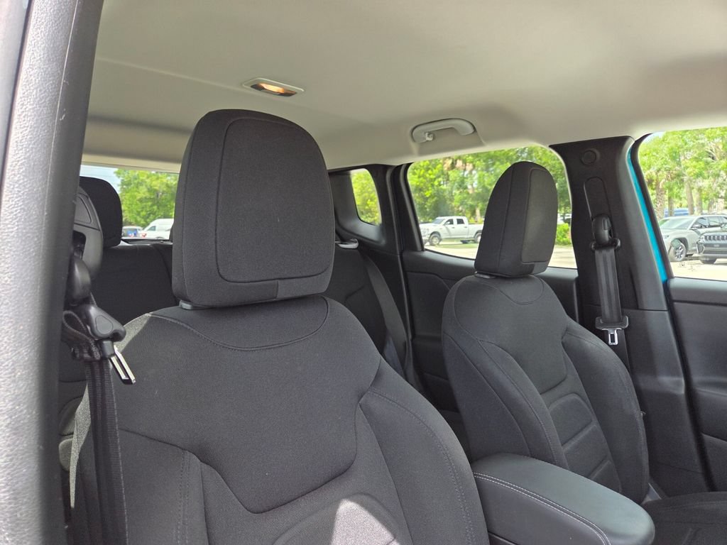 Used 2022 Jeep Renegade Latitude AWD/4WD image 16