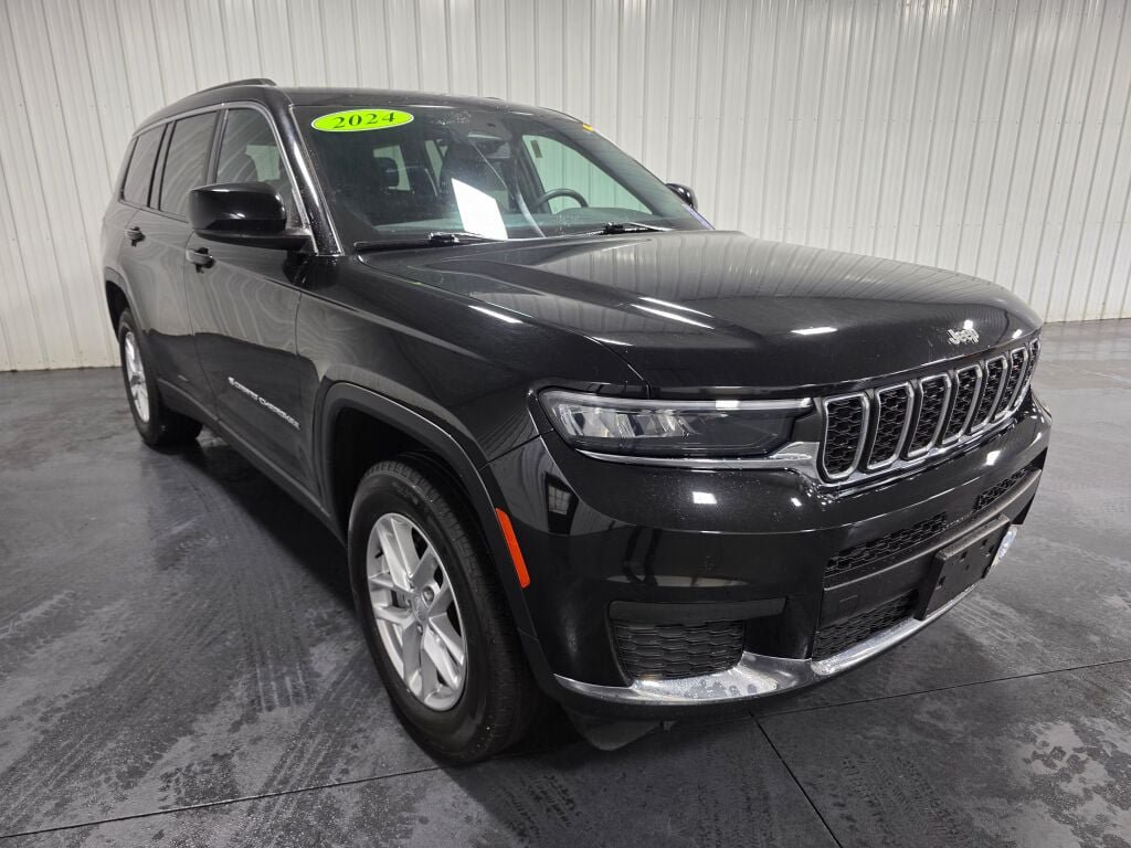 Used 2024 Jeep Grand Cherokee L Laredo w/ Luxury Tech Group I AWD/4WD image 2